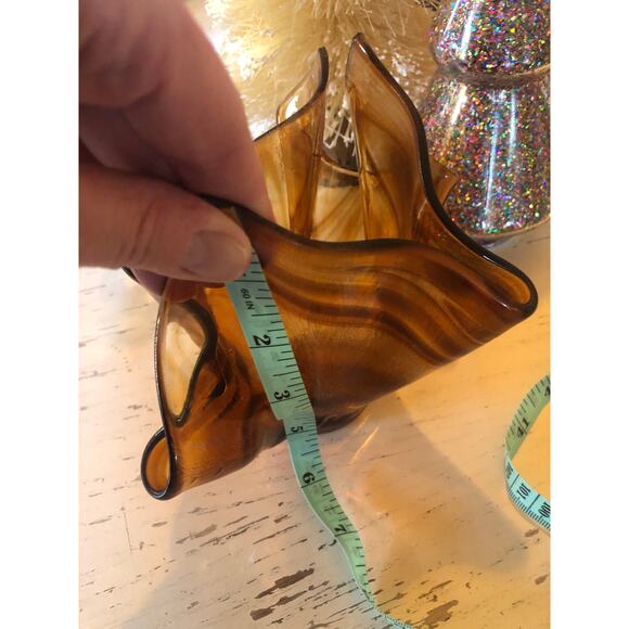 Vintage Unmarked Glass Handkerchief Vase 5" Brown - Picture 5 of 5